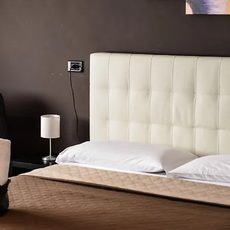 Kennedy Hotel Nápoles